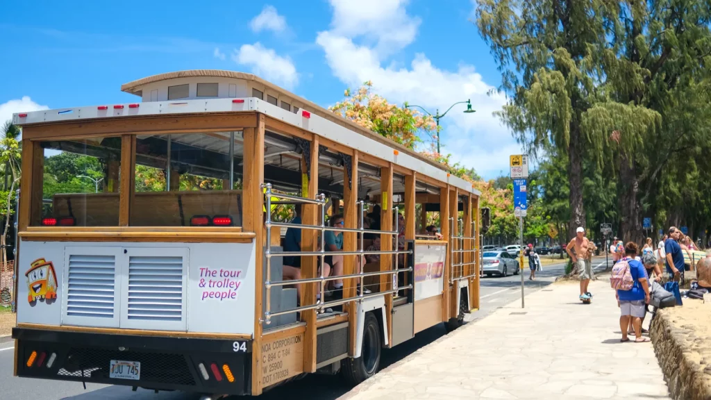 ホノルル動物園／ワイキキビーチ - Waikiki Trolley