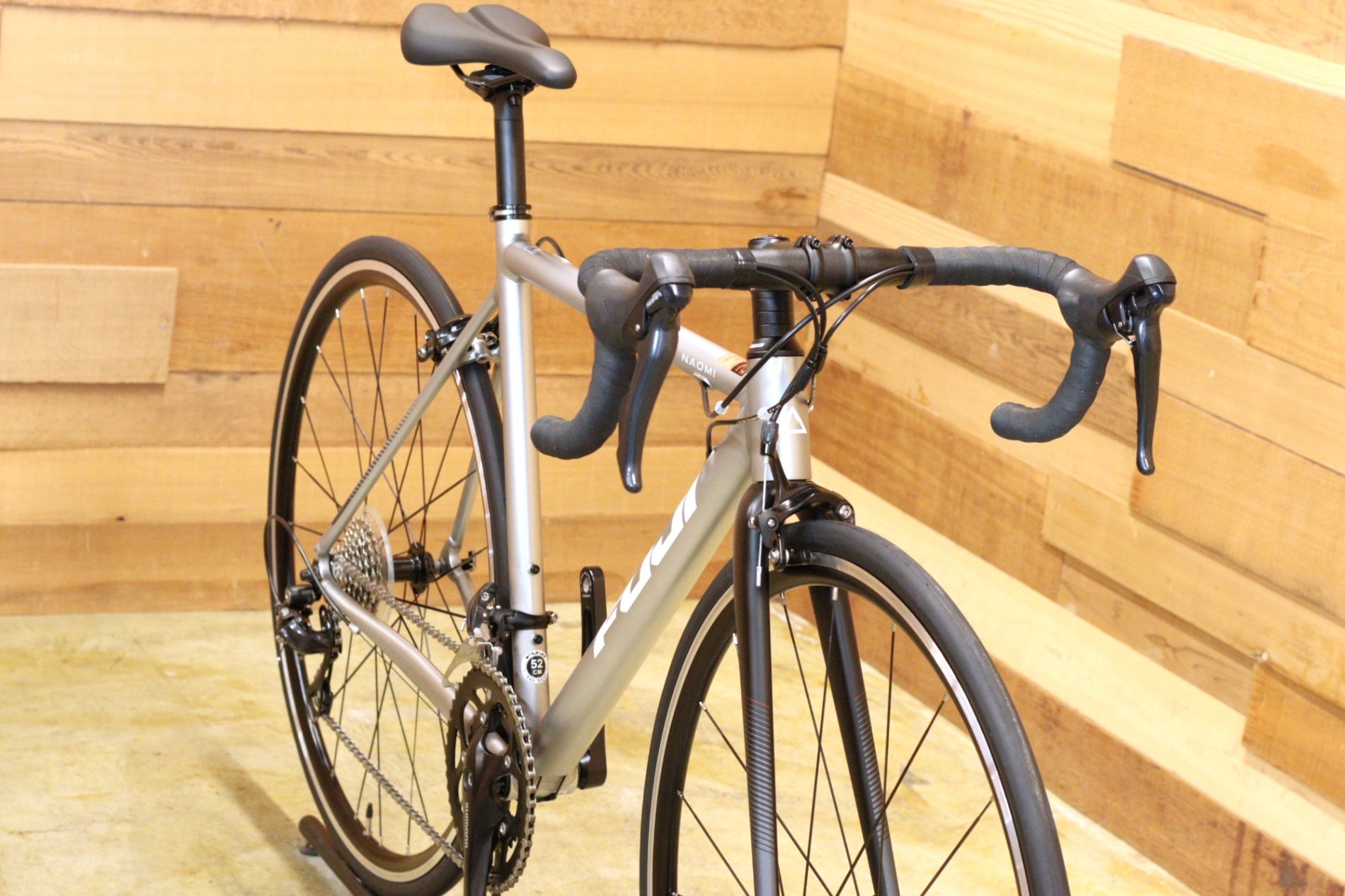 フジ FUJI ナオミ NAOMI 2023 52サイズ シマノ SORA R3000 MIX 9S