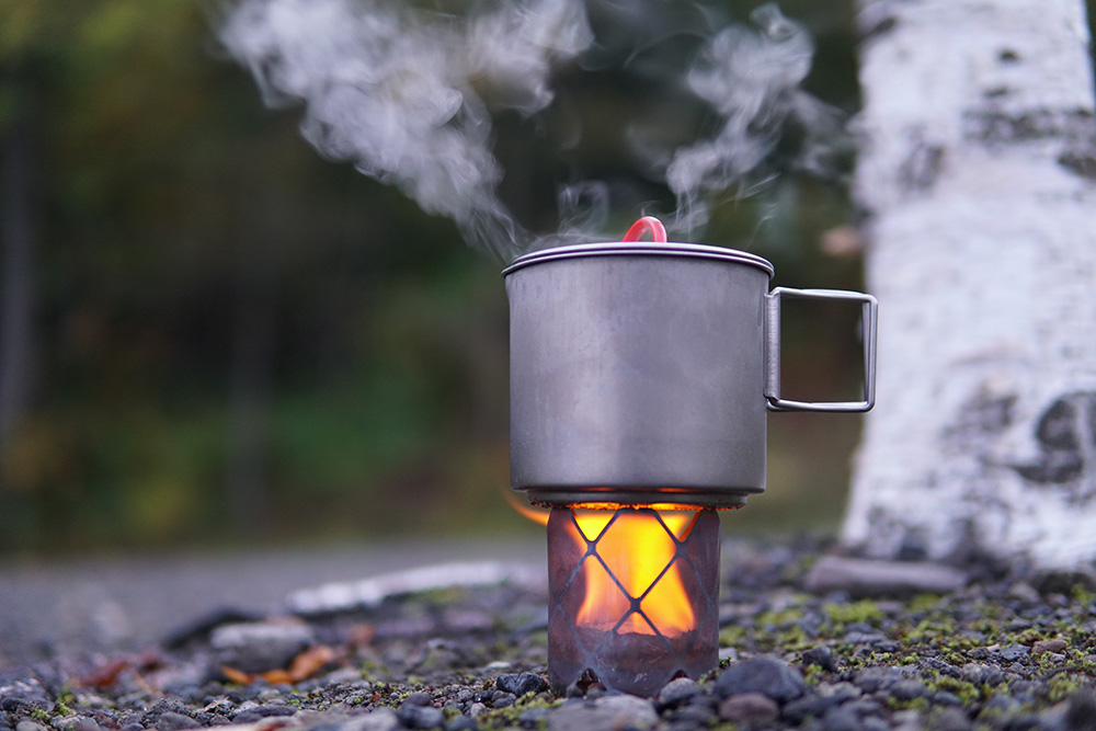 重量わずか14g！ 風は通さず、炎は見えるウルトラライトな風防兼ゴトク