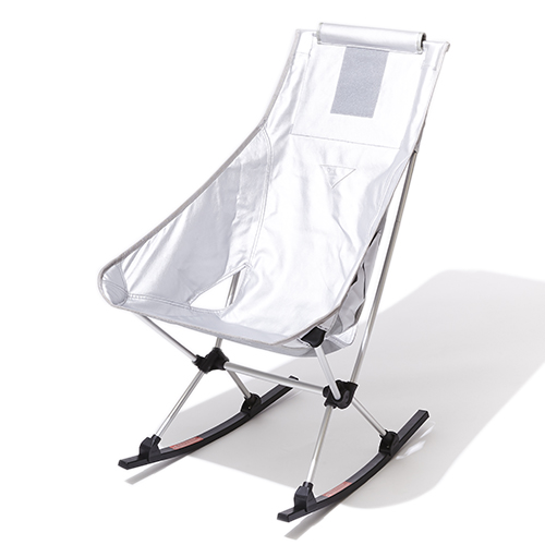 モンロ×ヘリノックスの人気コラボから、刺繍デザインの超個性派チェア