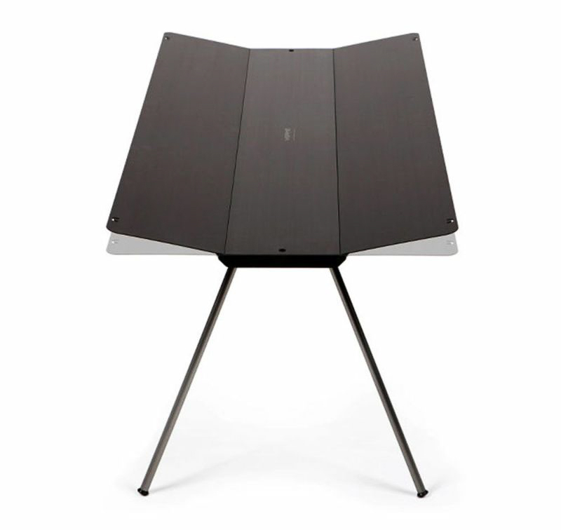 どこをとっても無駄のない、新鋭ブランド「VERNE」のテーブルに注目