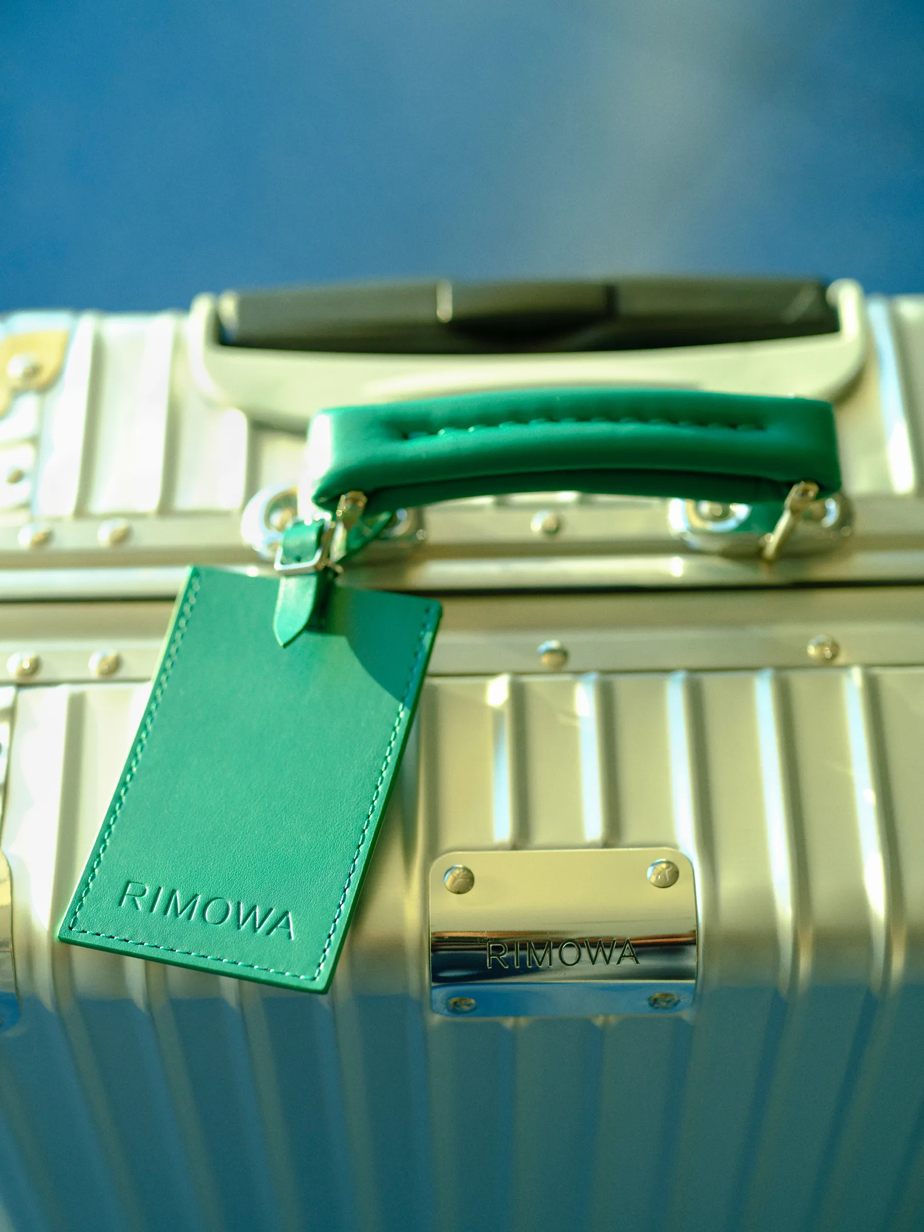Traveler's Delights with RIMOWA: よいスーツケースはもっと自由に