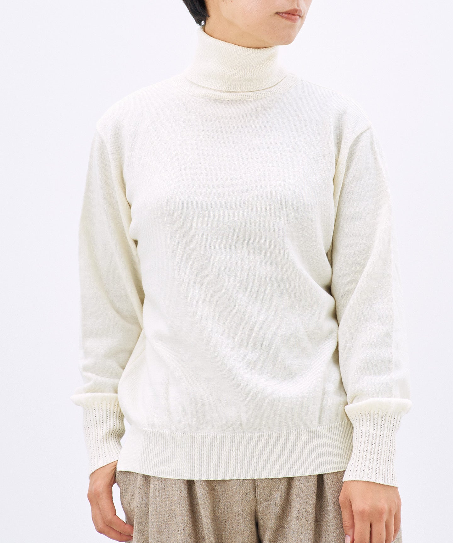 エクストラファインメリノウール〉タートルネックプルオーバー (mug918