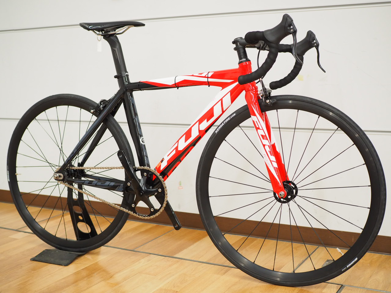 FUJI(フジ) TRACK PRO(トラックプロ) 完成車 2025 | サイクルショップ