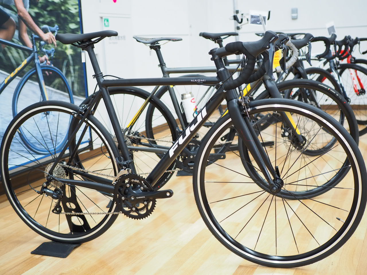 FUJI(フジ) NAOMI(ナオミ) SORA 完成車 2025 | サイクルショップ