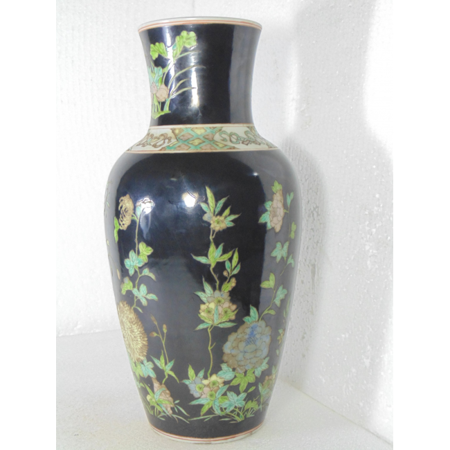 康熙年製康熙墨地素三彩花卉撢瓶|中華古董文物博物館│CHINESE ANTIQUE