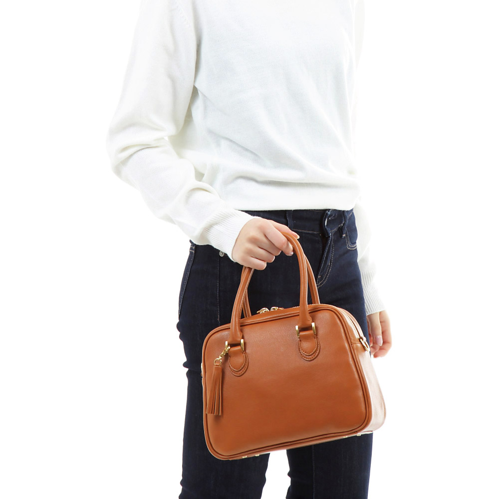 小さなサイズ感がカワイイ オリーブレザーのミニボストン