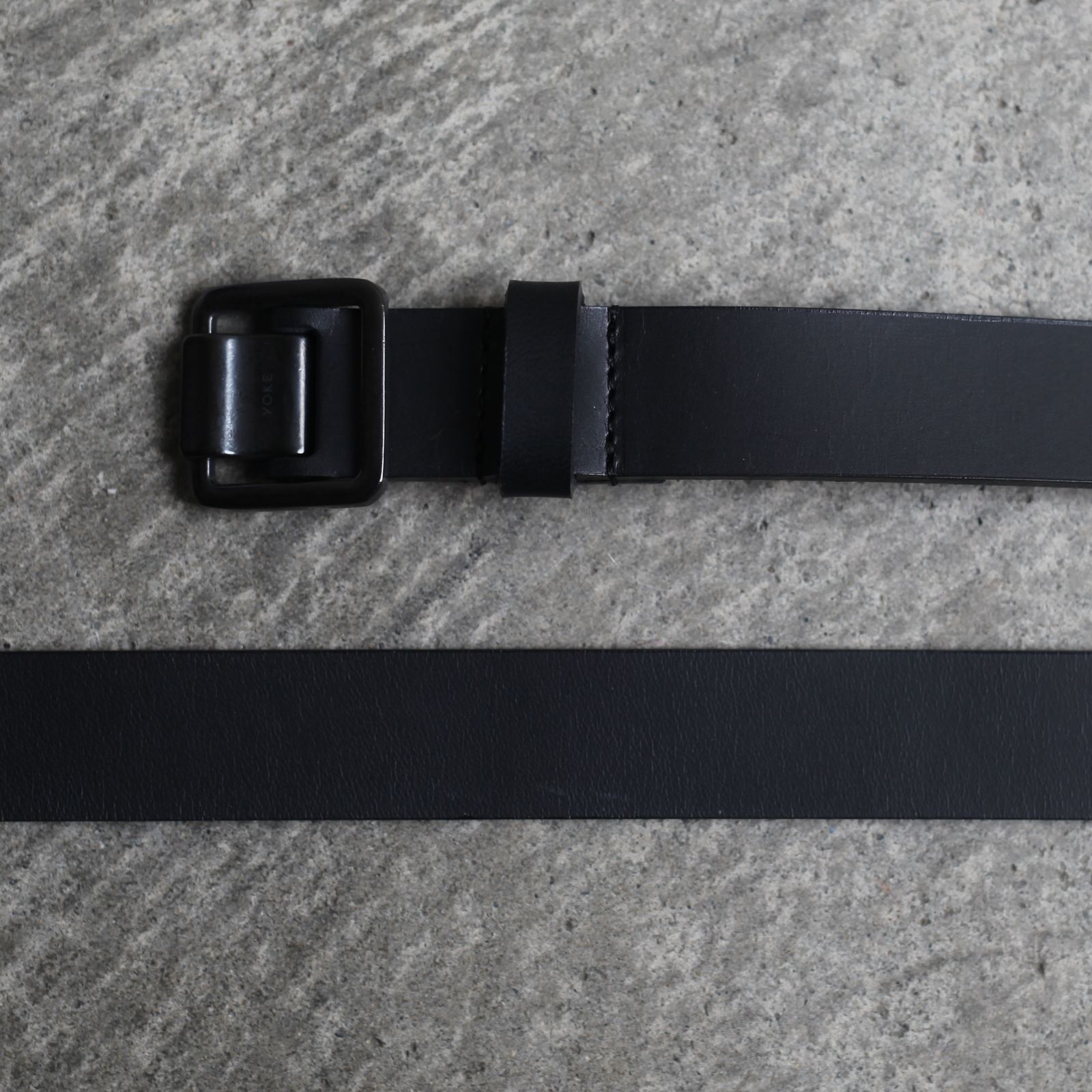 YOKE - 【残りわずか】Narrow Leather Belt(BLACK×BLACK) | ACRMTSM