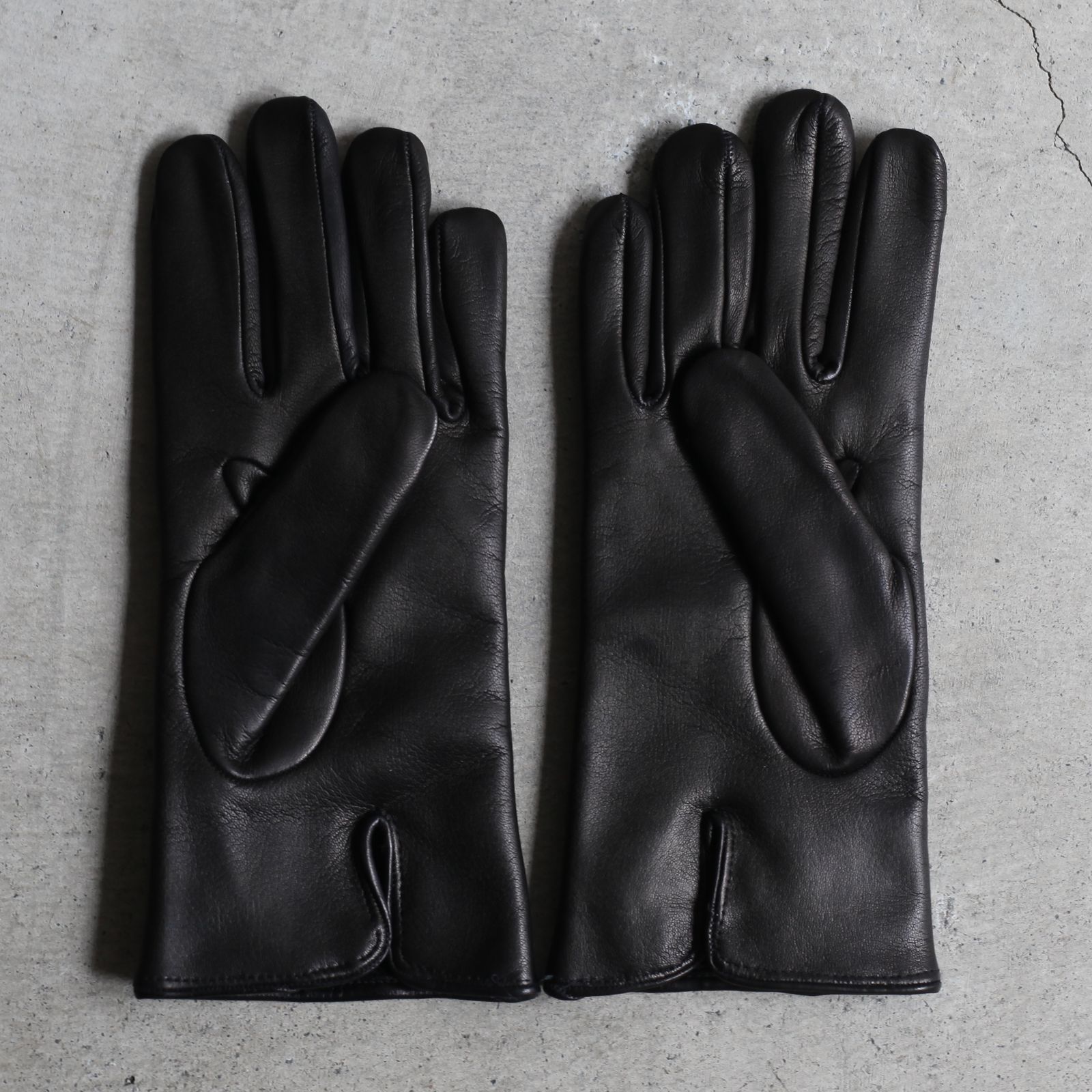 Omar Afridi - 【残りわずか】Curved Gloves(BLACK) | ACRMTSM ONLINE