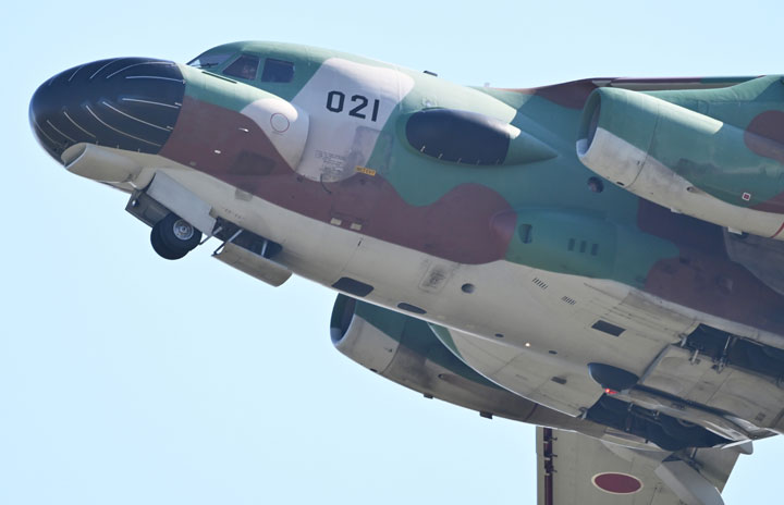 入間航空祭、世界に1機EC-1初登場 ブルーインパルスも、ケータイ
