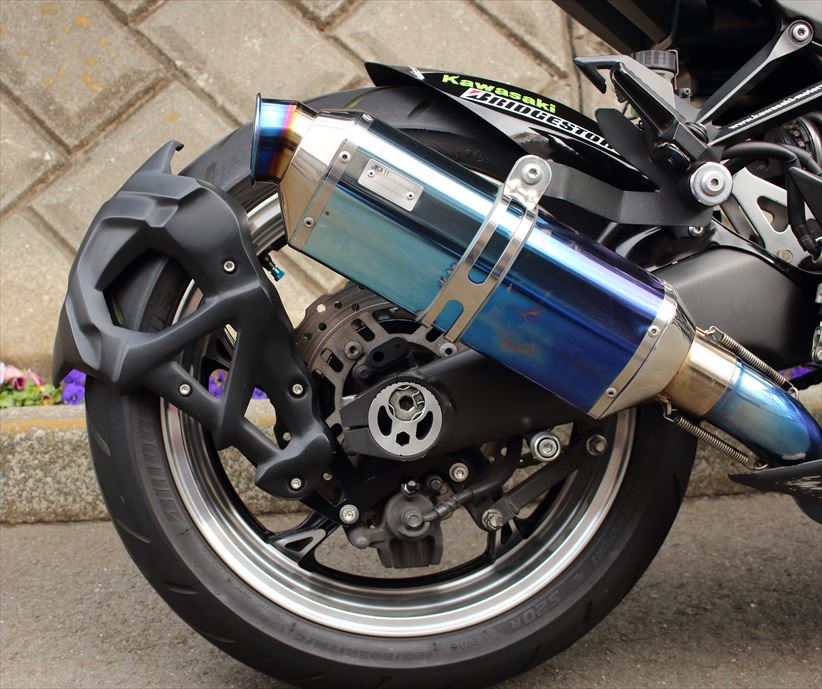 Z1000に水はね防止のスプラッシュガードを装着！| AxxL