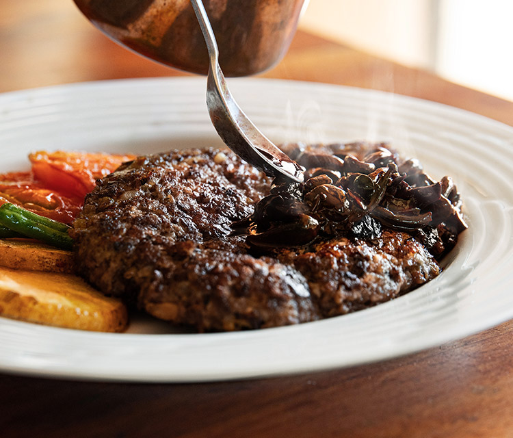 洋食屋さんの鉄板ハンバーグステーキ | レシピ | BALMUDA The Plate