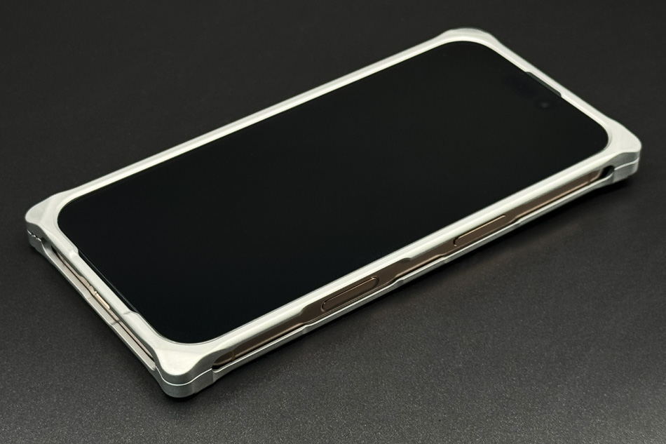 ソリッドバンパーforiPhone16Plus | GILDdesign