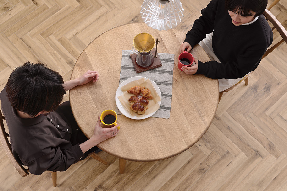 LOGIE（ロジ―）円形ダイニングテーブル｜ダブルデイ