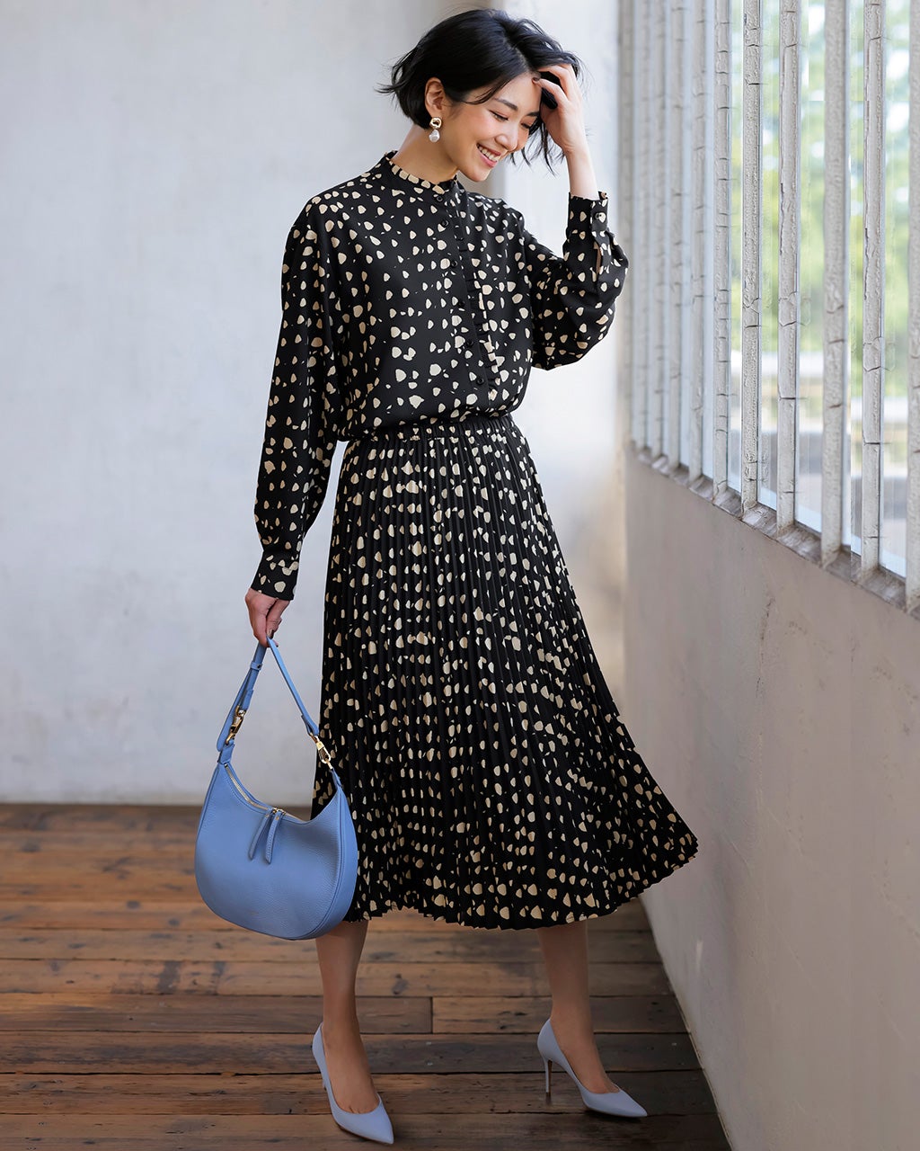 光沢デシン・ランダムドットスカート/DoCLASSE