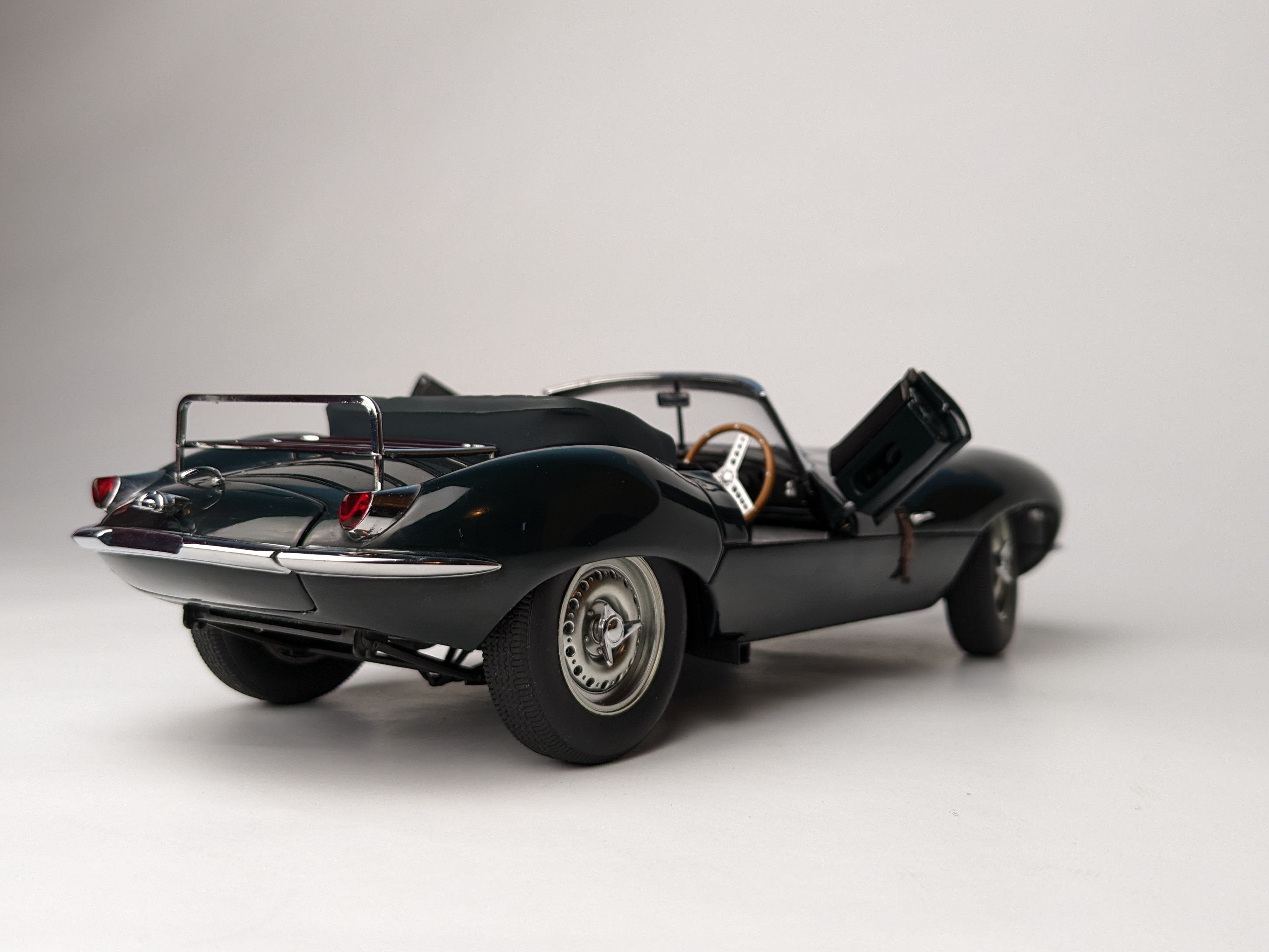 1/18 AUTOart - 1956 Jaguar XKSS Steve McQueen | DiecastXchange Forum