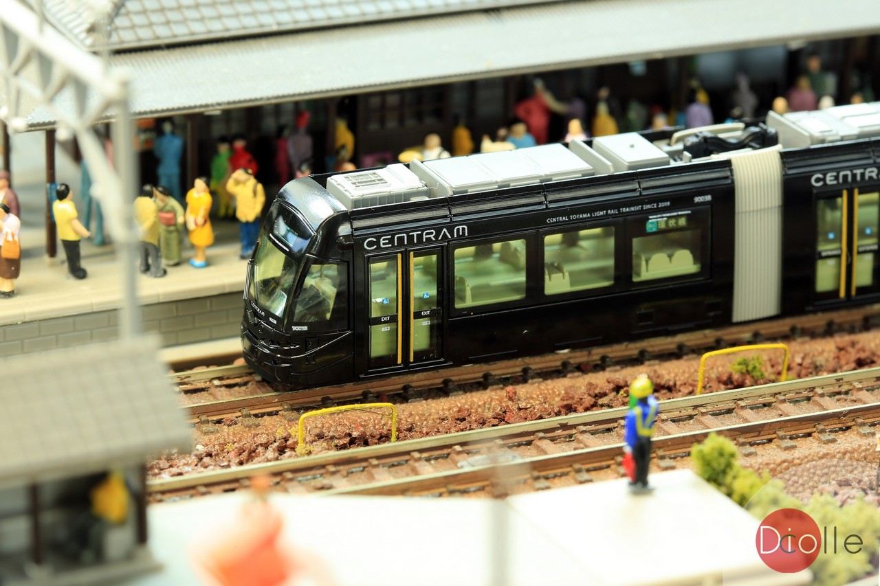 Kato 富山市内電車環状線9003〈セントラム〉黒- Diocolle