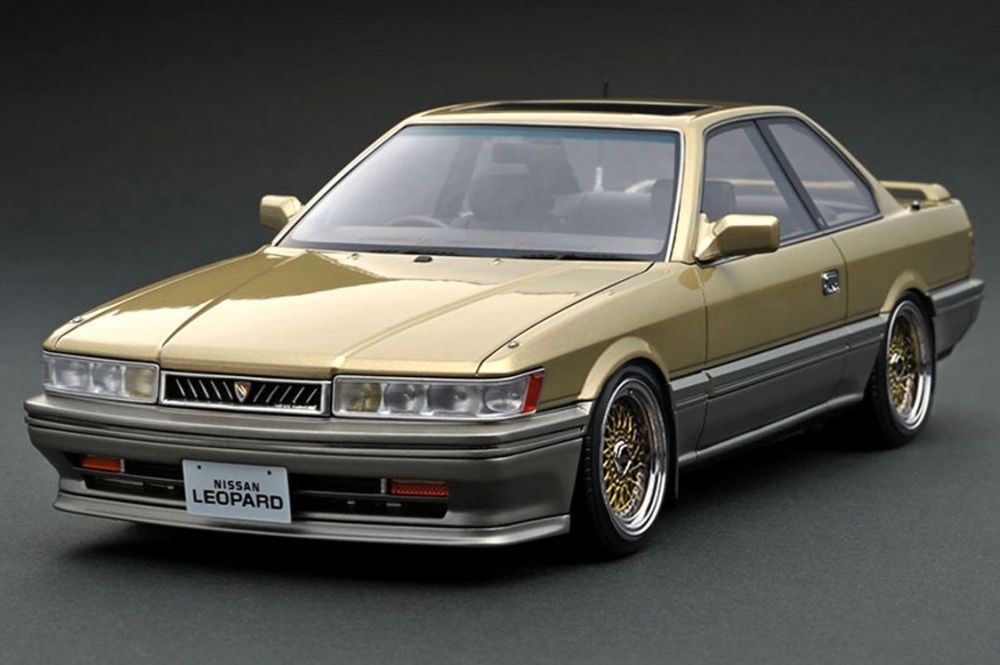 予約 イグニッションモデル1/18 日産 レパード 3.0アルティマ F31