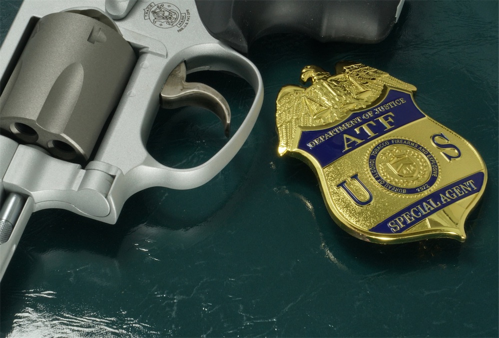 フラッシュライト等タクティカルグッズならネットDSIクラブ(大阪市西区)