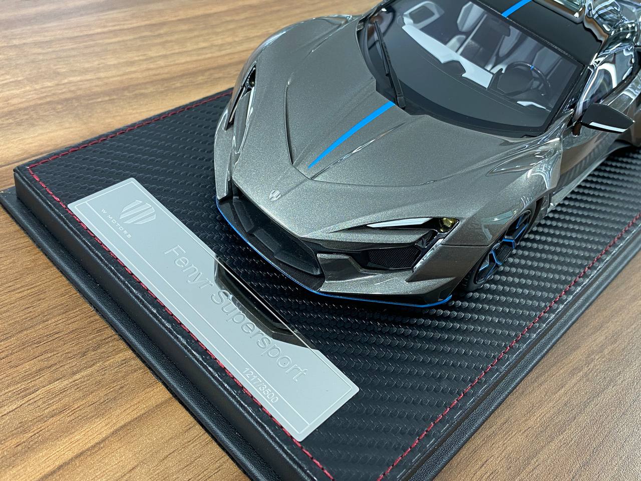 1/18 Resin W Motors Fenyr SuperSport with Grey Limited Edition