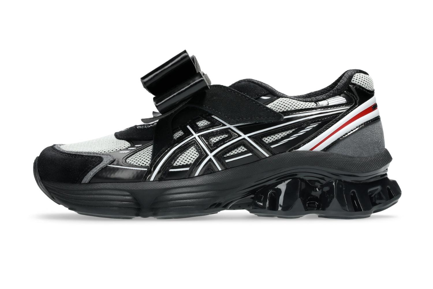 アシックス×シュシュ/トング、取り外し可能な“大ぶりリボン付き