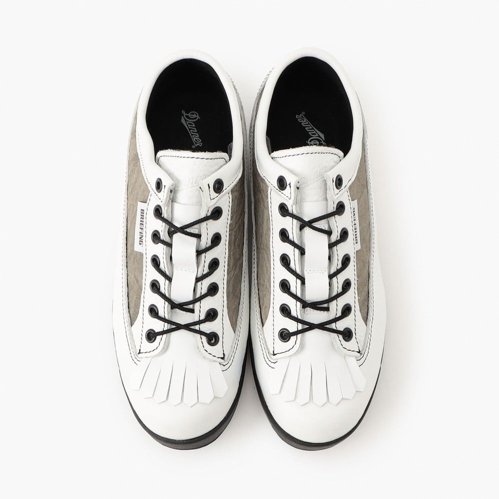 ブリーフィング×ダナーのメンズゴルフシューズ、希少レザー＆スパイク