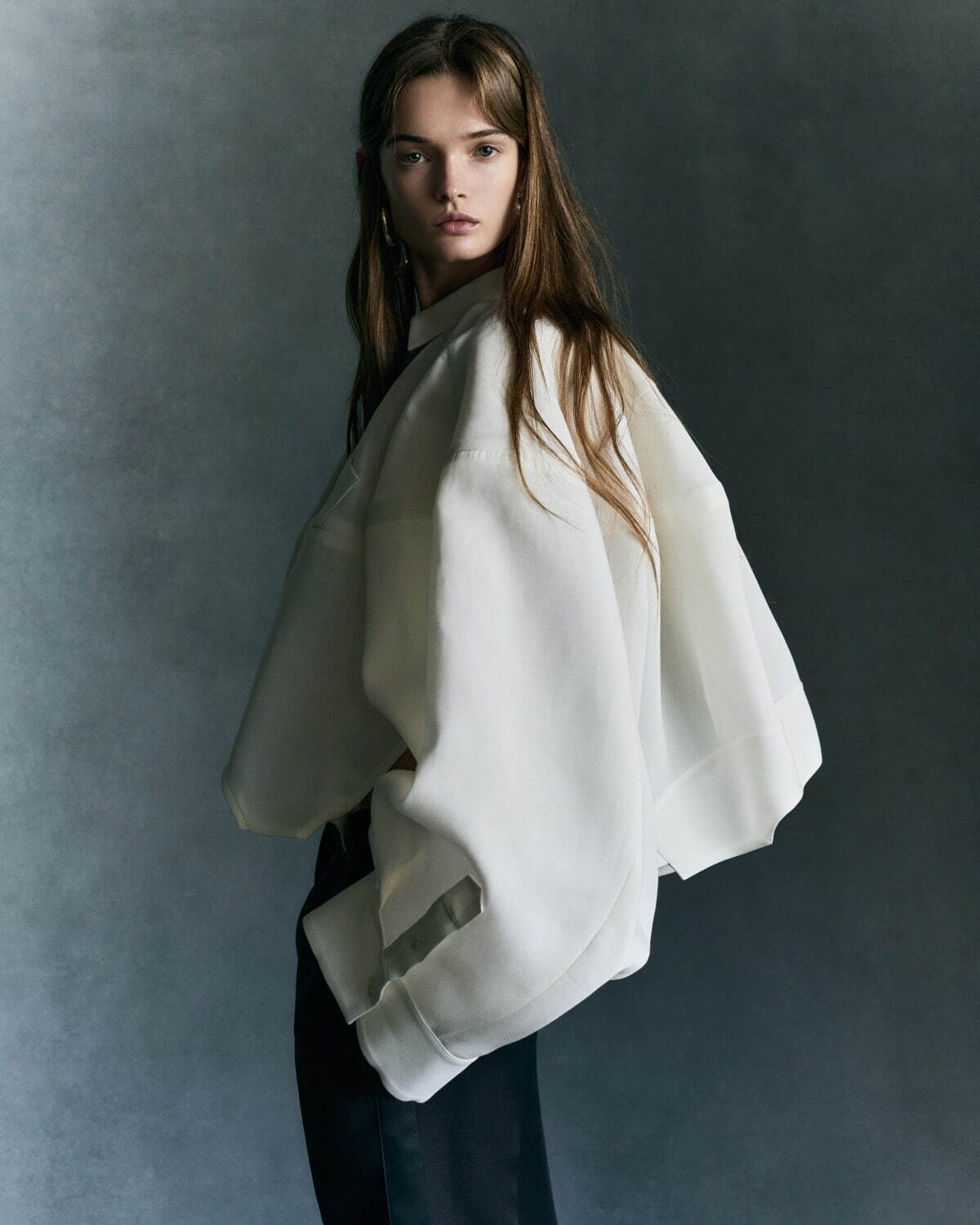 sacaiの24年春夏ウィメンズ、ラウンドシルエットのジャケット