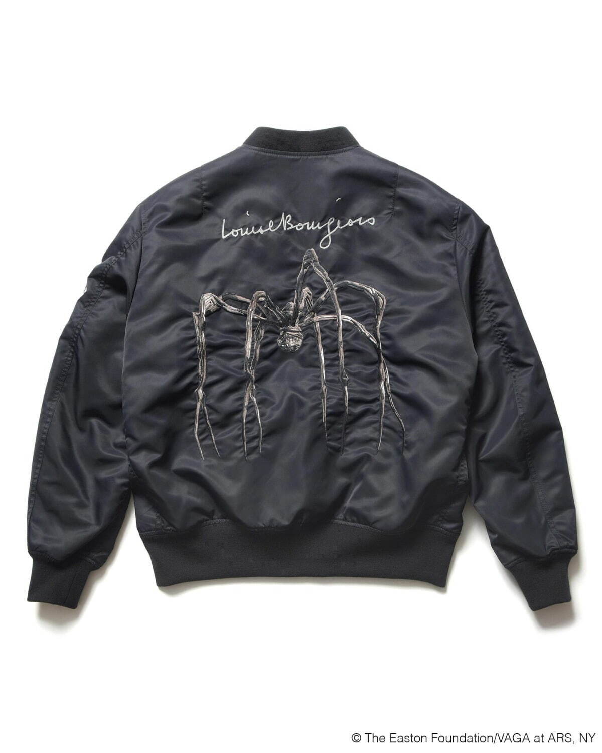 ソフ×ルイーズ・ブルジョワ、蜘蛛の作品《ママン》刺繍のフライト