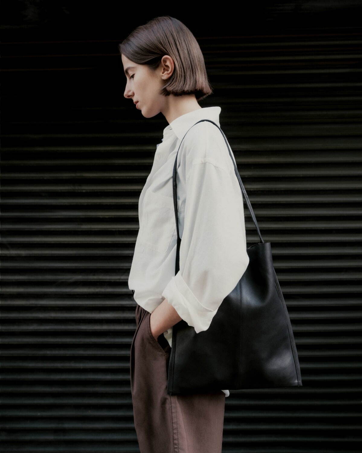 ヨーク“ショッピングバッグ”着想バッグ、超軽量ゴートレザーのバッグ