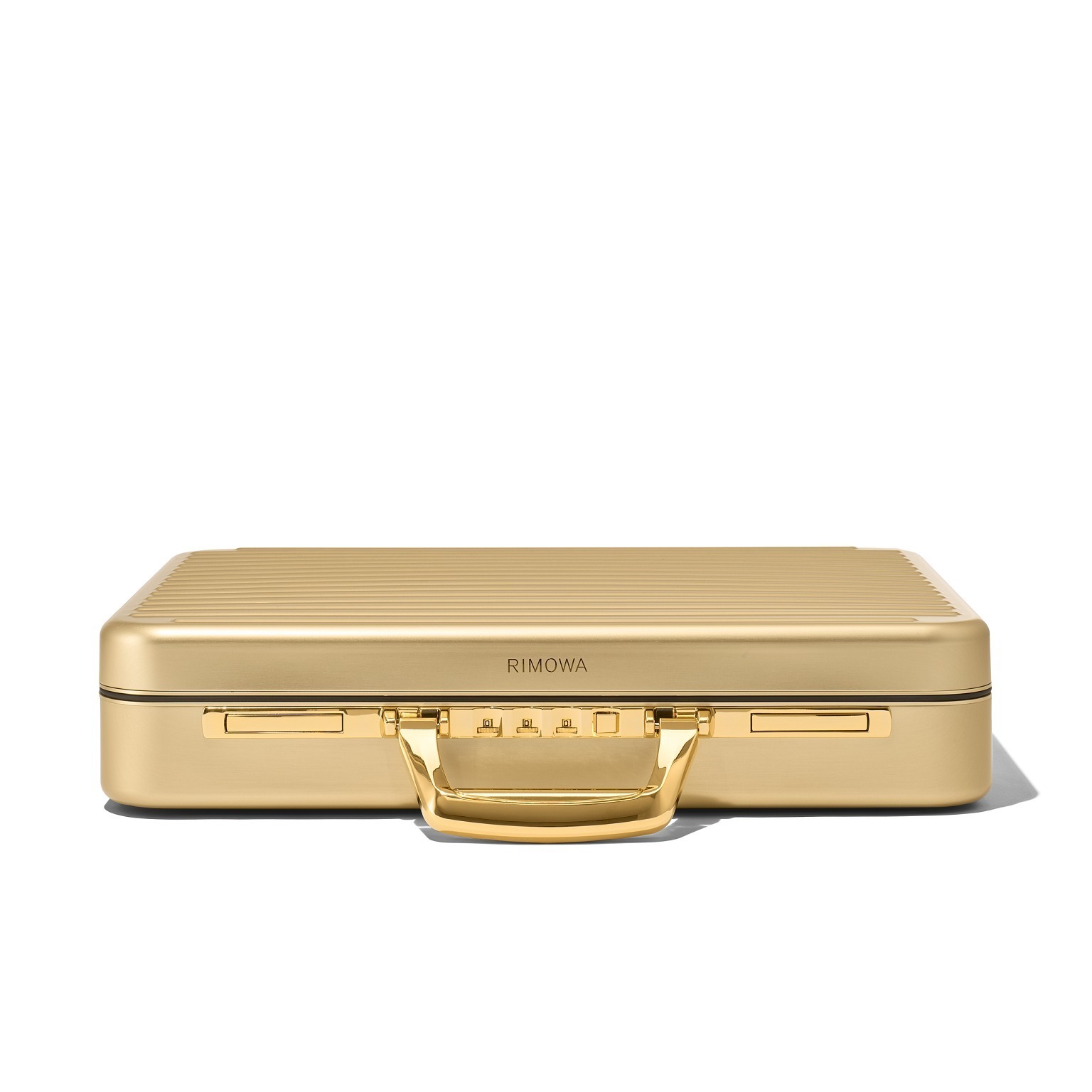 リモワからゴールドカラーのアルミ製アタッシェケースが限定発売