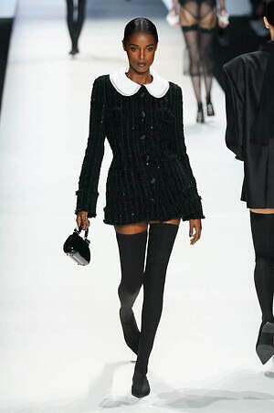 ドルチェ＆ガッバーナ“黒×白”の24年春夏ミニドレス、クラシカルな丸襟