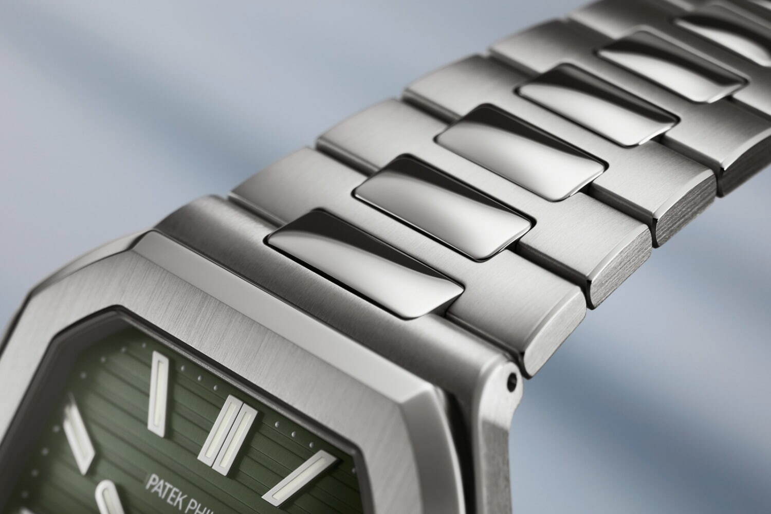 パテック フィリップの腕時計「キュビタス」45mmスクエアケースの新