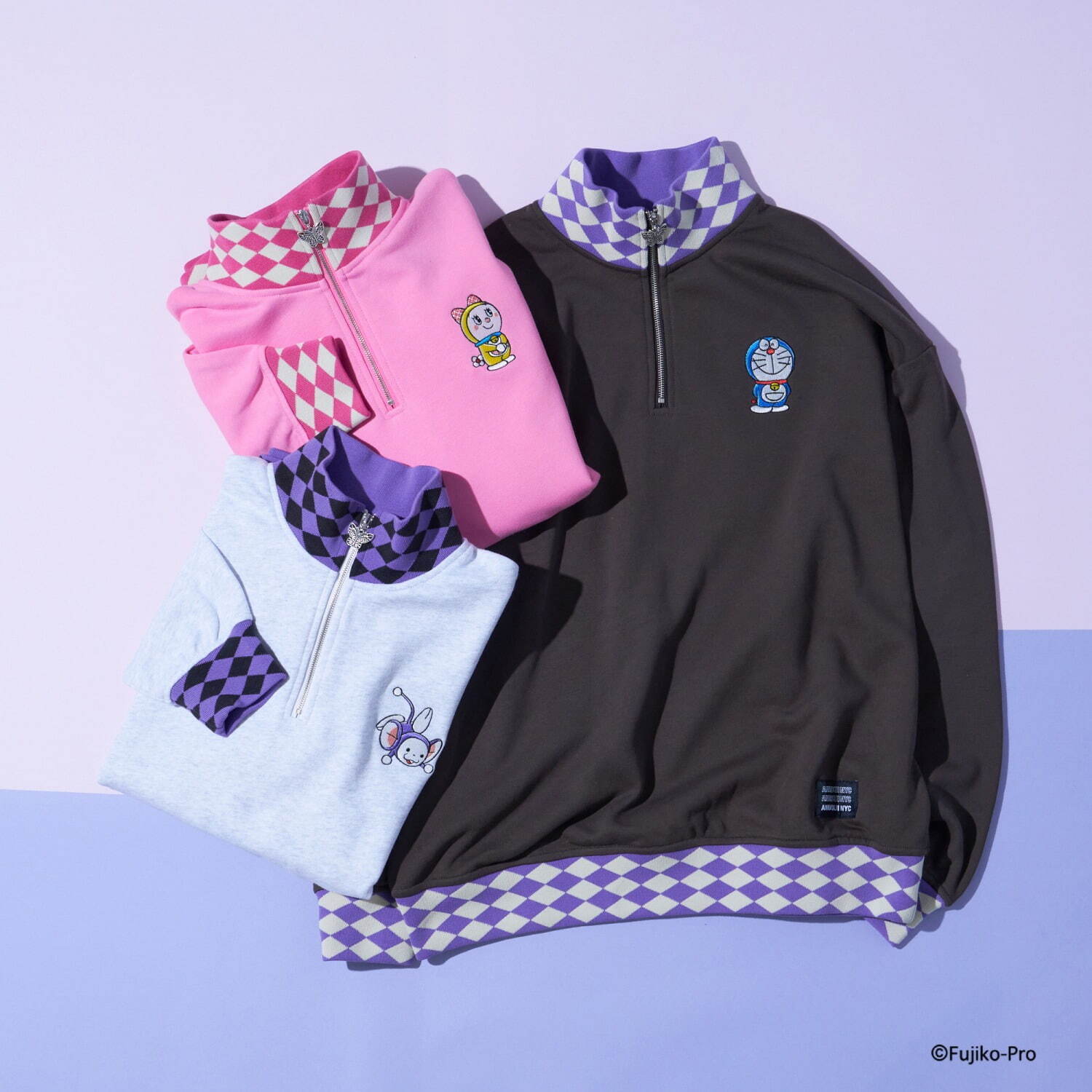 アナ スイから藤子・F・不二雄「ドラえもん」刺繍のがま口バッグ