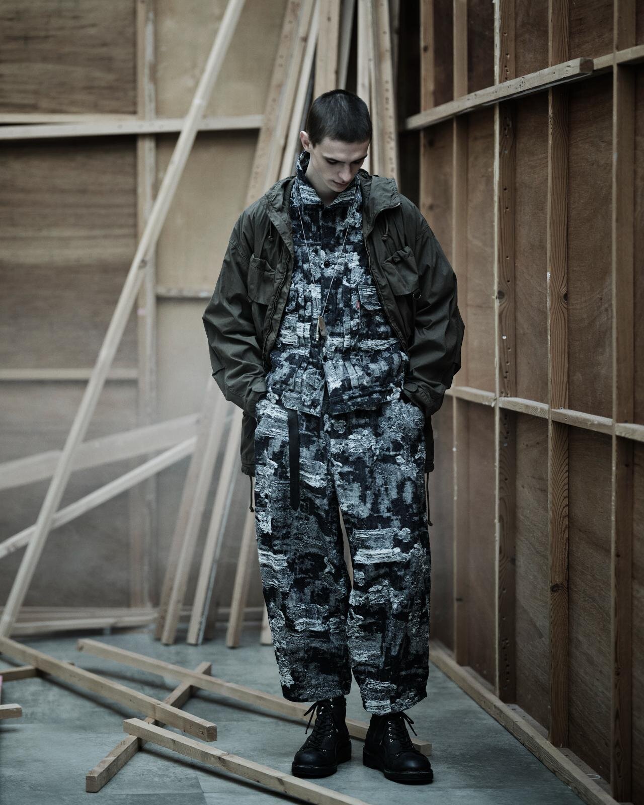 S'YTE“艶やかな玉虫色”ケープ風トレンチーコート＆深みブルーのロング