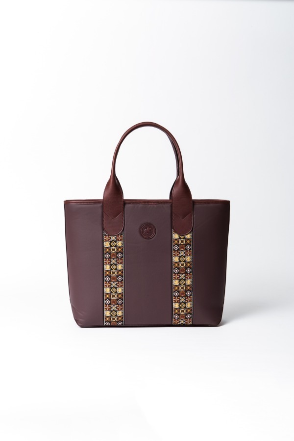 ハンティング・ワールド「バチュー サーパス」をギターストラップで