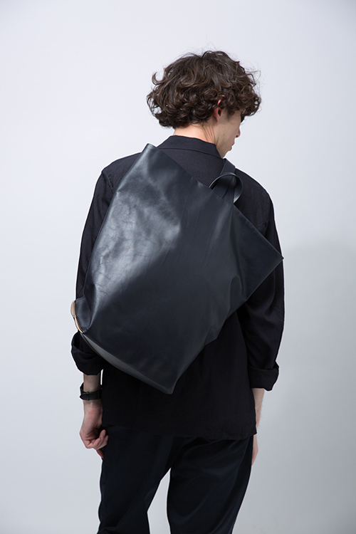 アエタ×ニード サプライ、2wayで使えるレザーリュックサックが登場