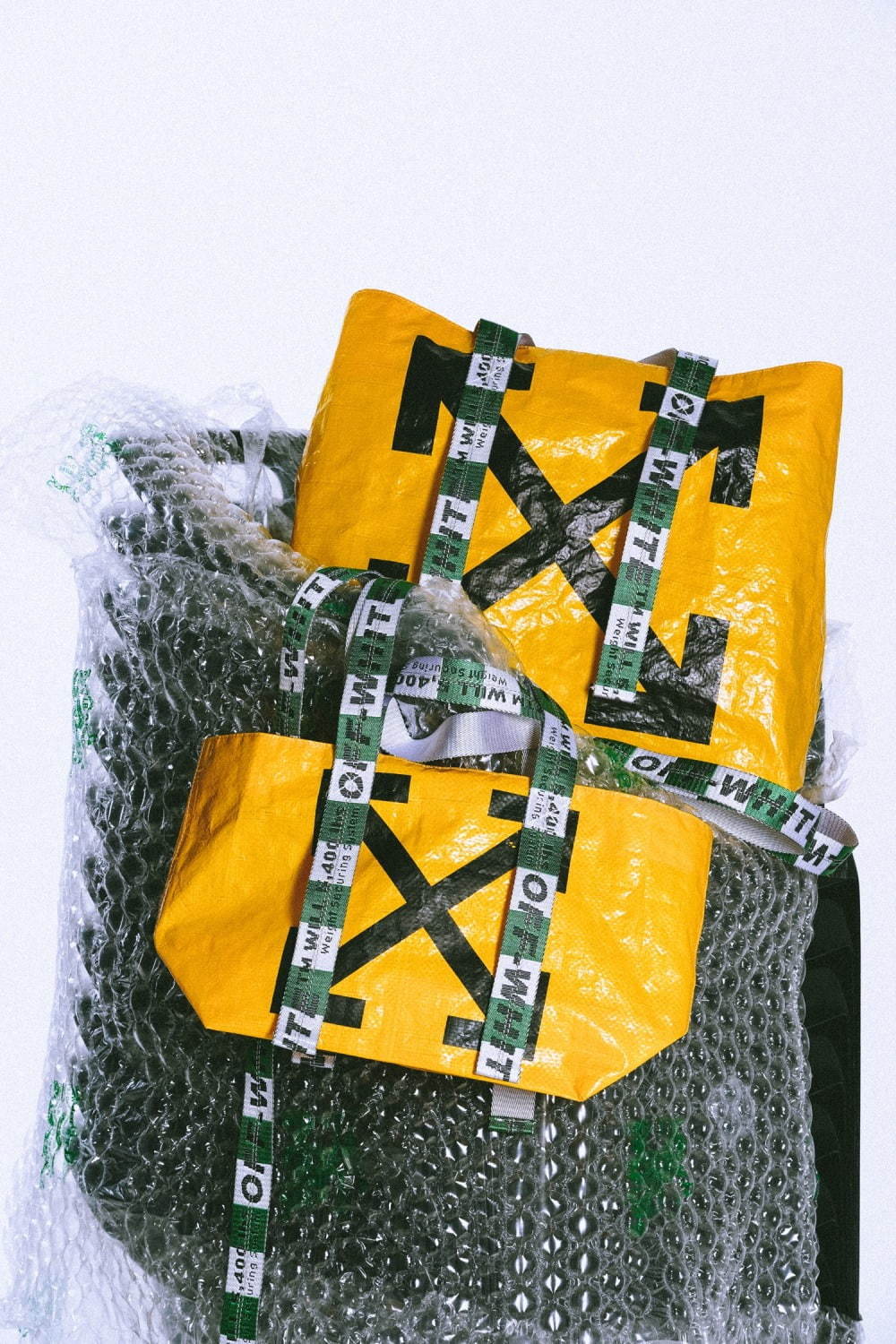 オフ-ホワイト伊勢丹新宿限定バッグ＆ウォレット