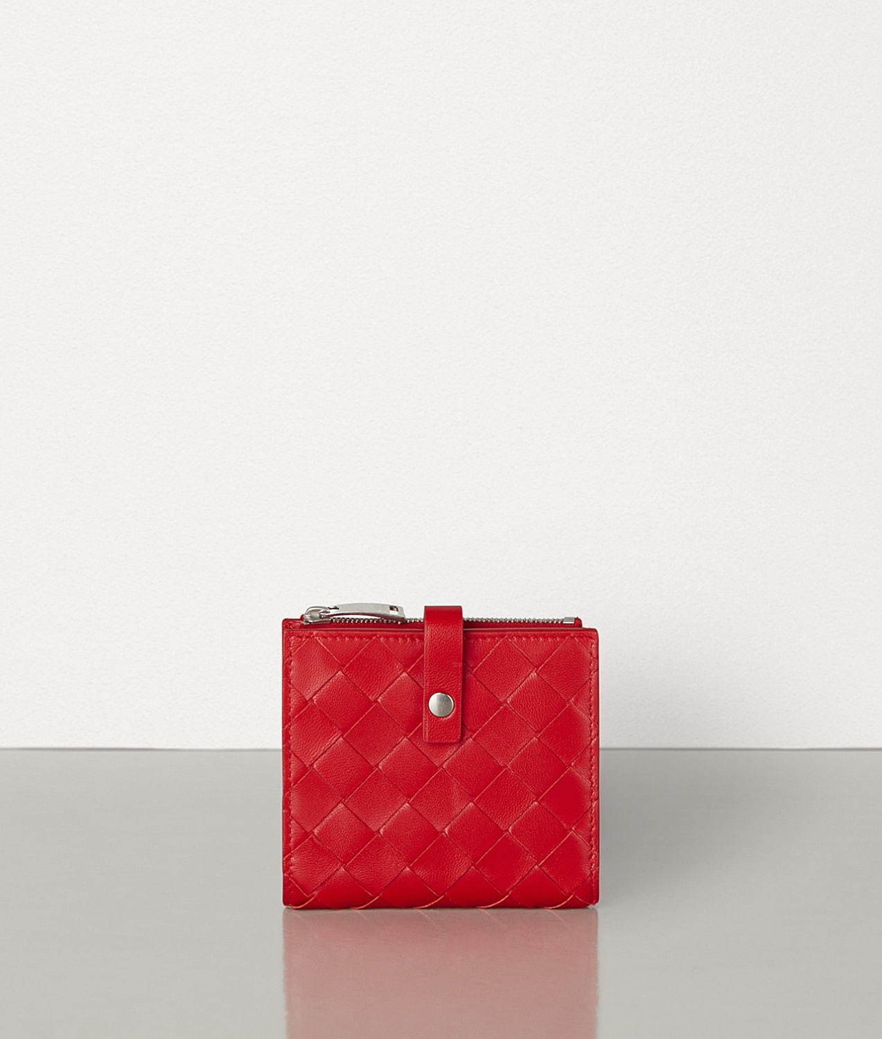 ボッテガ・ヴェネタの人気「ウィメンズ・ウォレット」編込みレザー