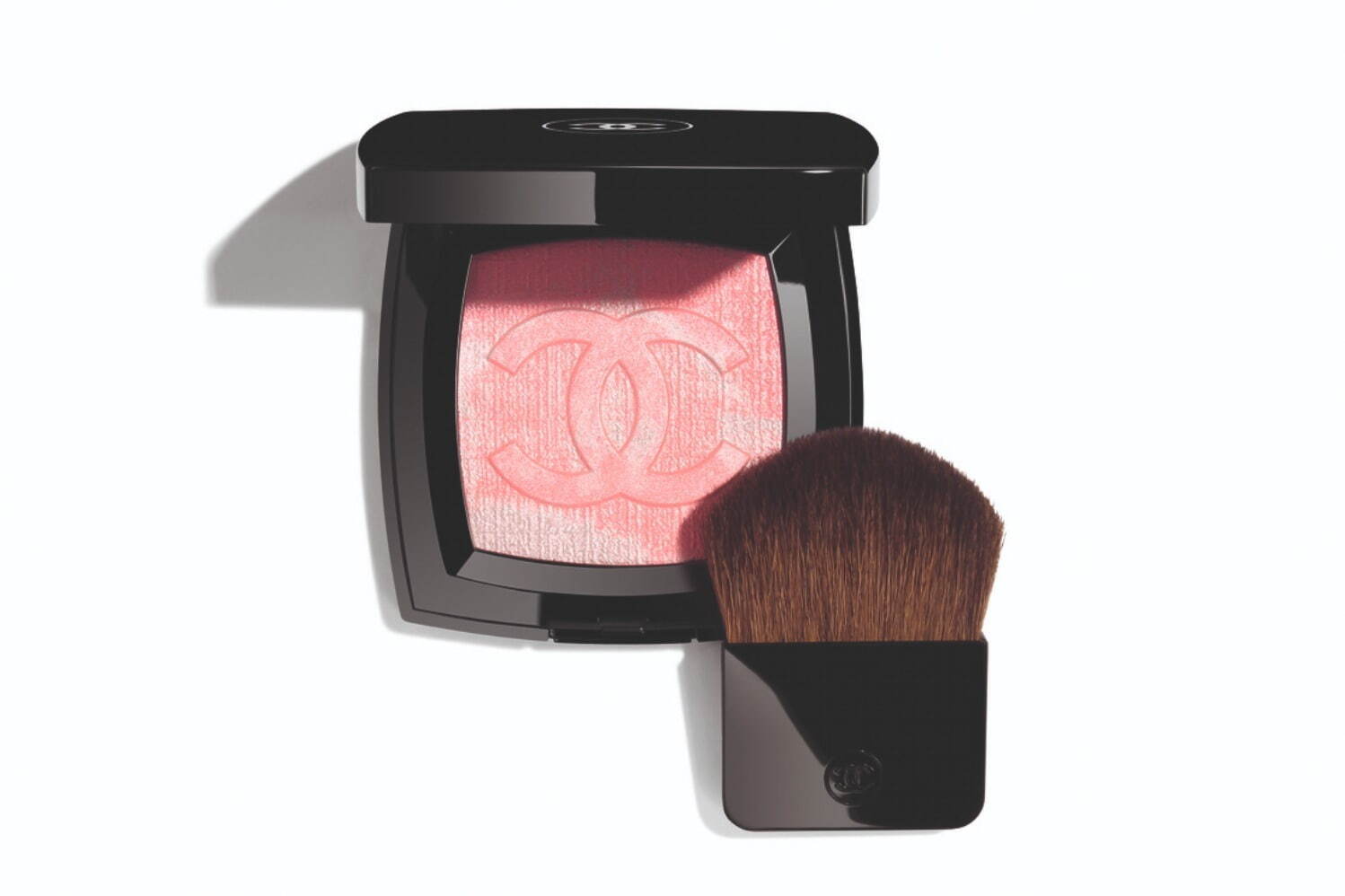 シャネル23年春コスメ、“パステル ツイード”着想のCCロゴ入りアイ