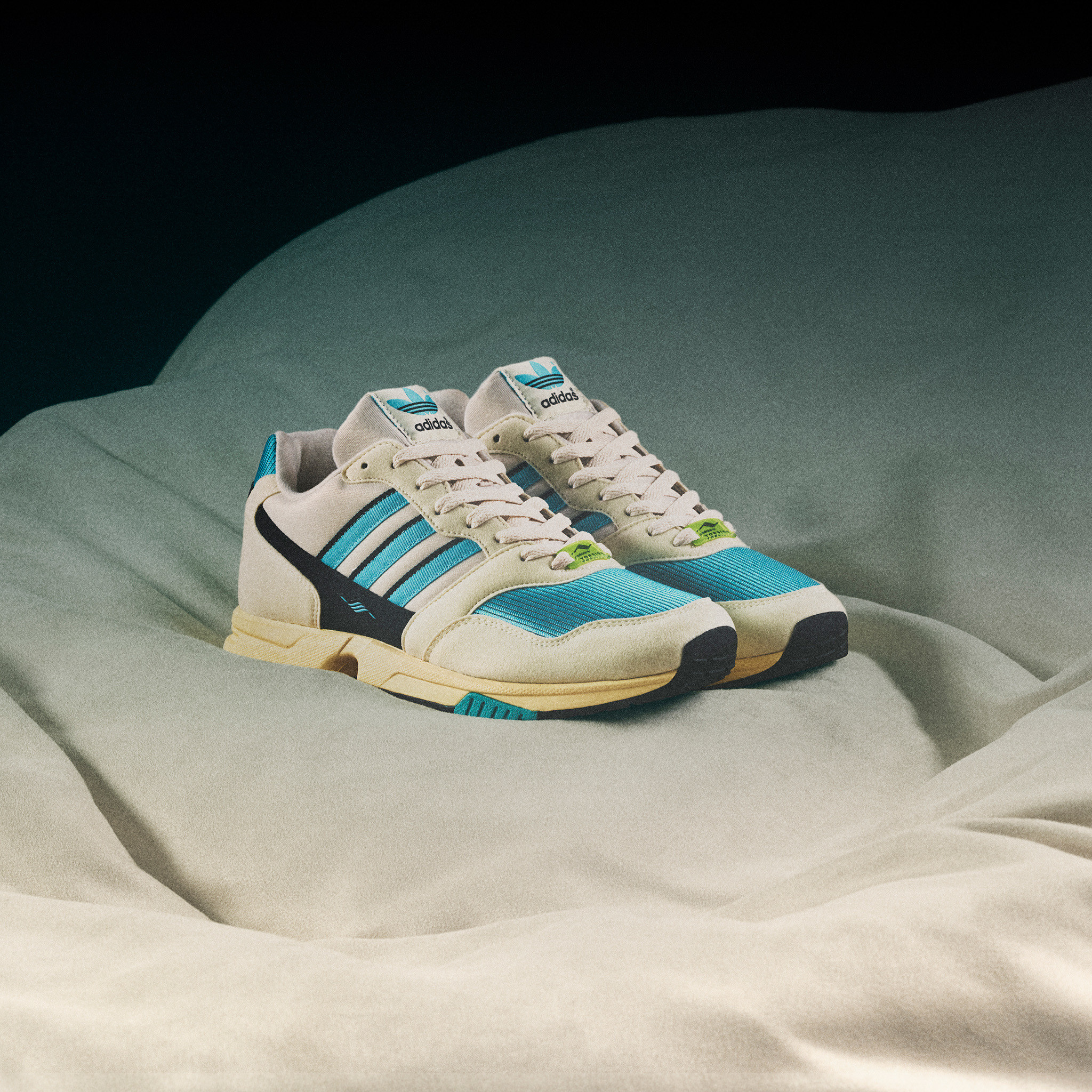 アディダス オリジナルスが26文字のアルファベットにちなんだ「A-ZX