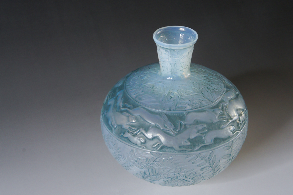 野うさぎ」ルネ・ラリックの花瓶《ギャルリーオルフェ》