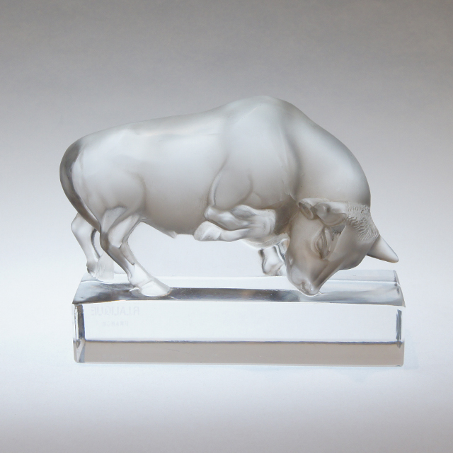 ペーパーウェイト 雄牛」ルネ・ラリックのデスクウェア《ギャルリー