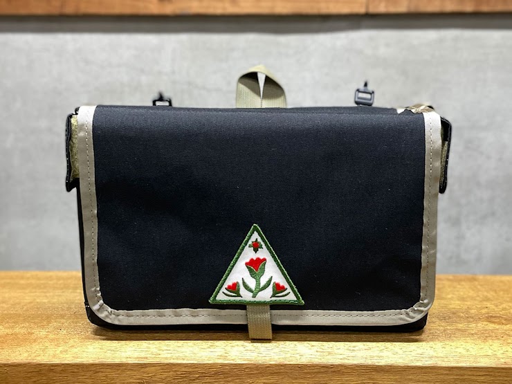 ULTRA ROMANCE* fabio's fanny (BLACK) - HAPPY BIKES