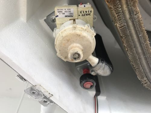 日立天カセエアコン、01エラーの業務用エアコンクリーニング