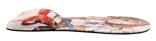 ライザ」の太ももに包まれたい！そんな夢を叶える「等身大立体太もも