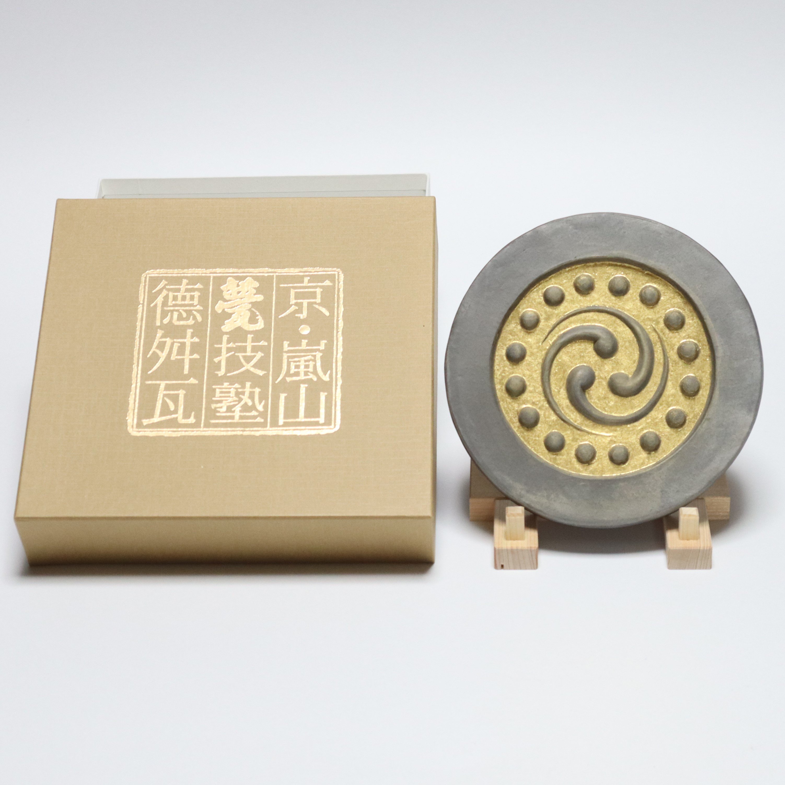 金箔瓦 - ネット通販 - ミニチュア瓦グッズ専門店 Kawara Studio ILACA