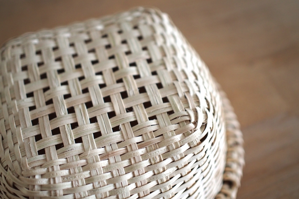 素朴で小振りなマタタビ四ツ目ざる - ウェブショップ - jokogumo - よ