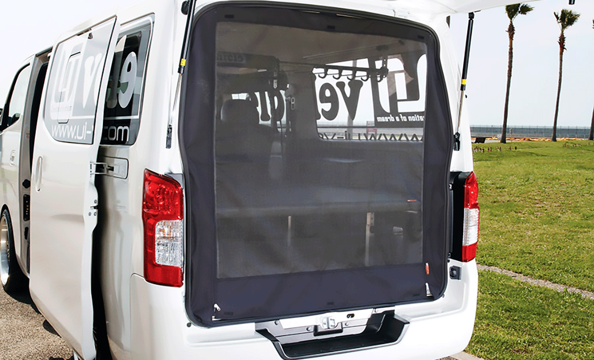 ドアを開けて快適な車中泊を！ユーアイビークル 虫除け防虫ネット