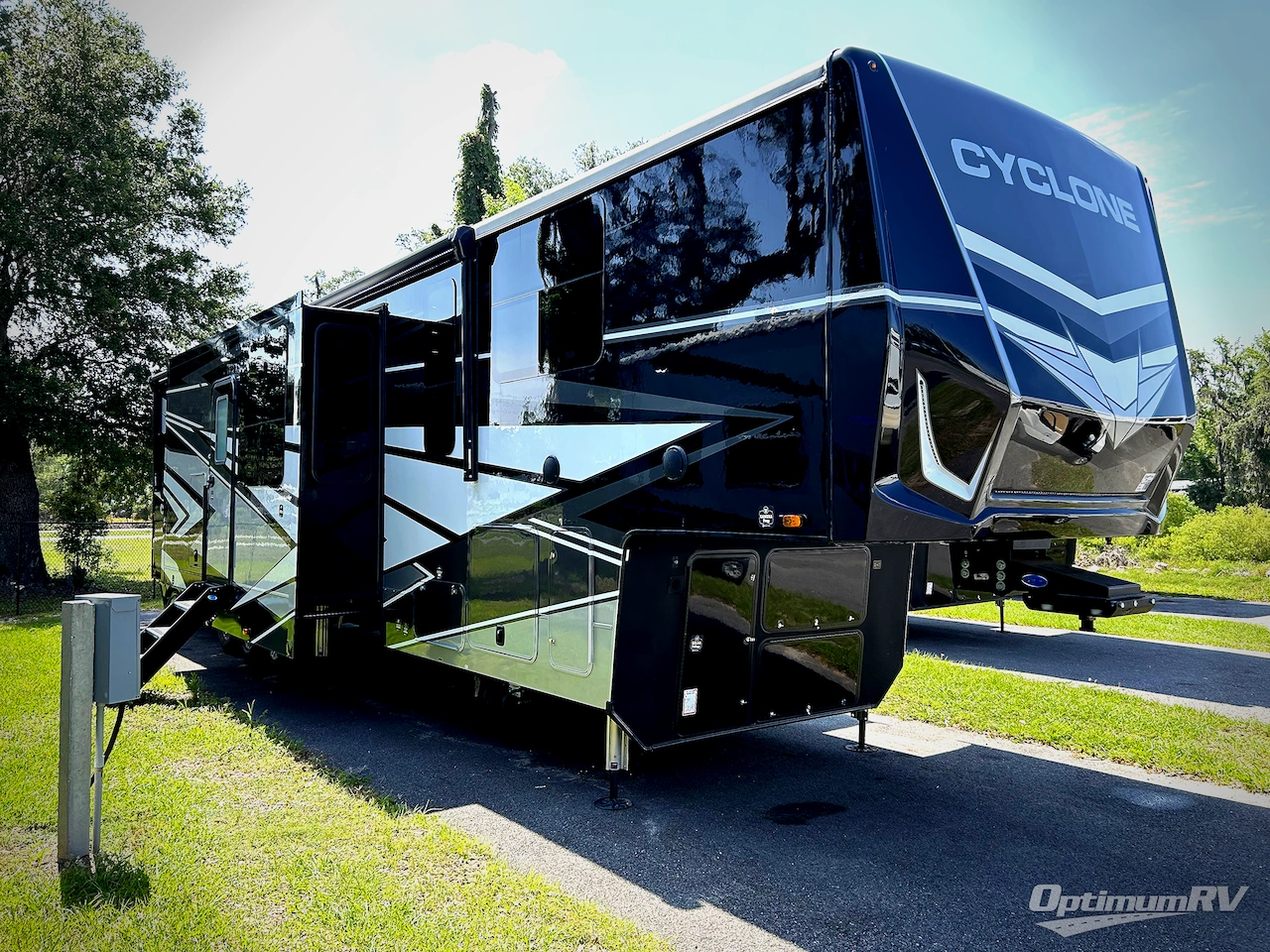 New 2025 Heartland Cyclone 4006 Fifth Wheel at Optimum RV | Ocala