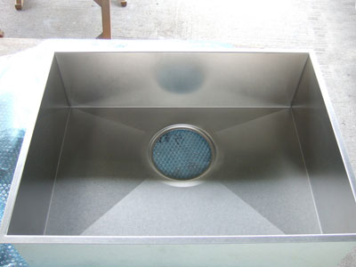 特注シンク・オーダーメイドでキッチンシンクを製作します。